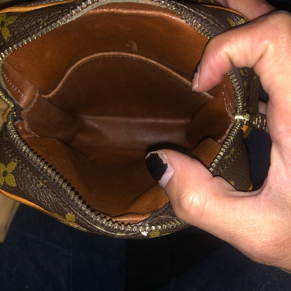 Louis Vuitton Danube Crossbody Bag - Picture 10 of 16